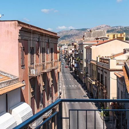 Appartamento Moderno In Centro Citta SantʼAgata di Militello Buitenkant foto