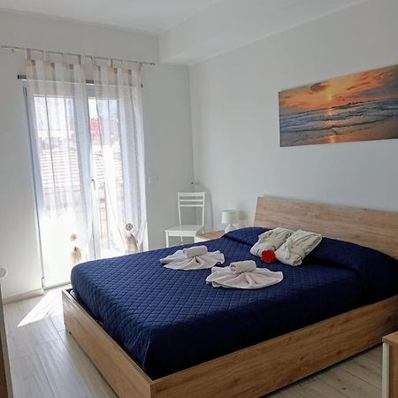 Appartamento Moderno In Centro Citta SantʼAgata di Militello Buitenkant foto