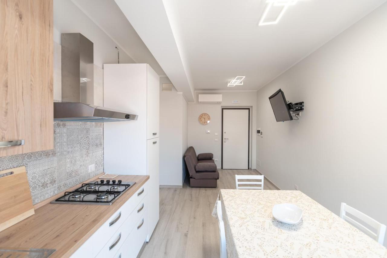 Appartamento Moderno In Centro Citta SantʼAgata di Militello Buitenkant foto