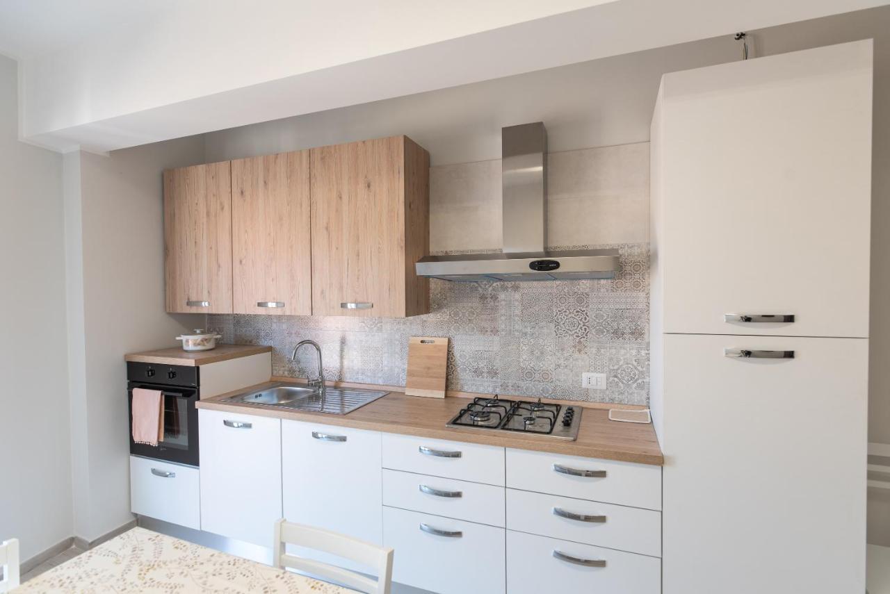 Appartamento Moderno In Centro Citta SantʼAgata di Militello Buitenkant foto