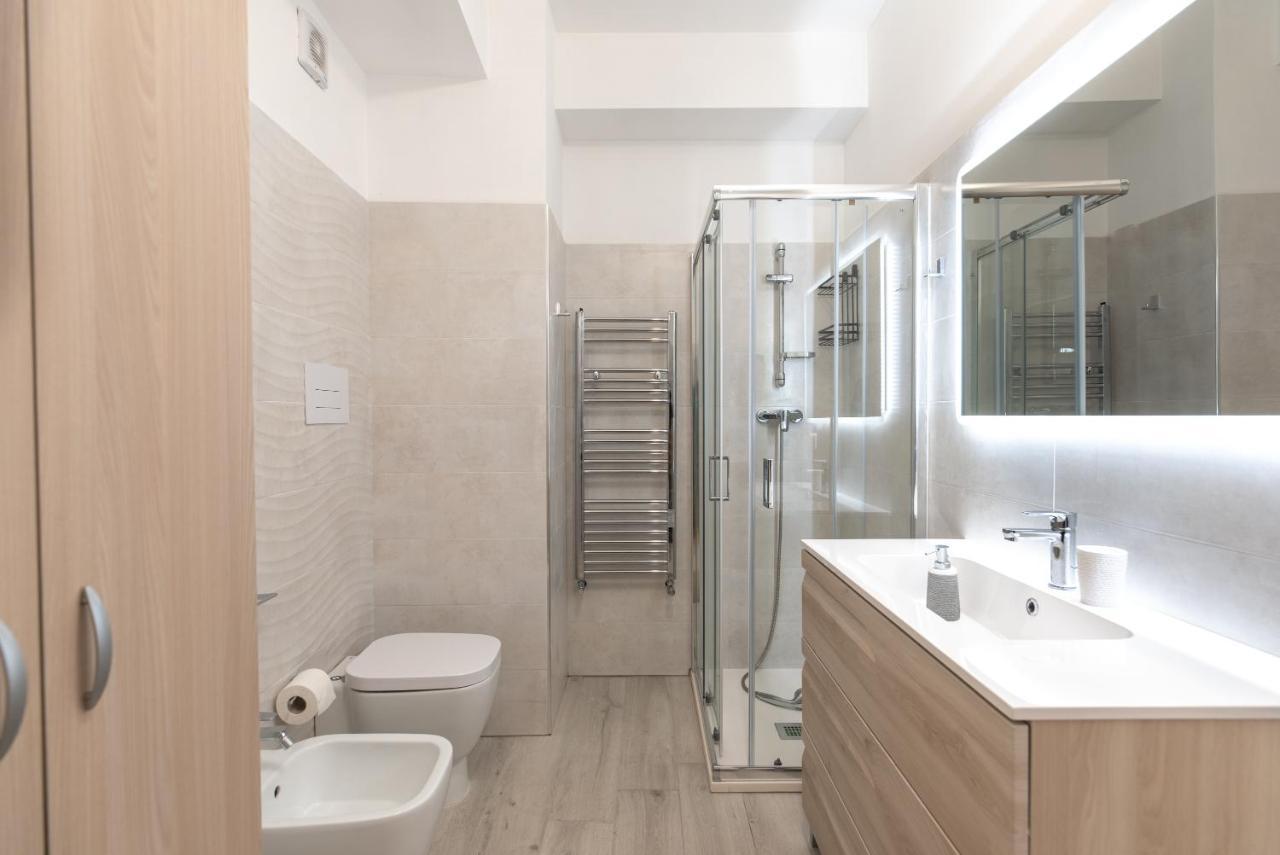 Appartamento Moderno In Centro Citta SantʼAgata di Militello Buitenkant foto