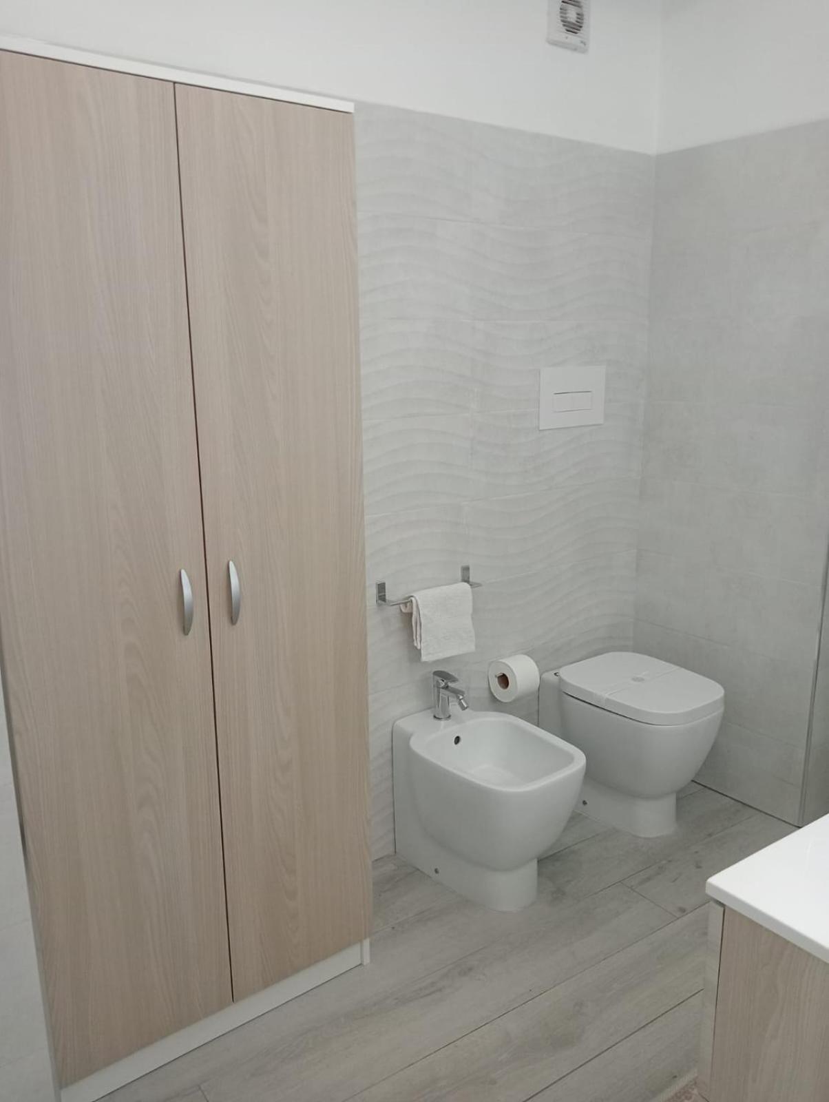 Appartamento Moderno In Centro Citta SantʼAgata di Militello Buitenkant foto