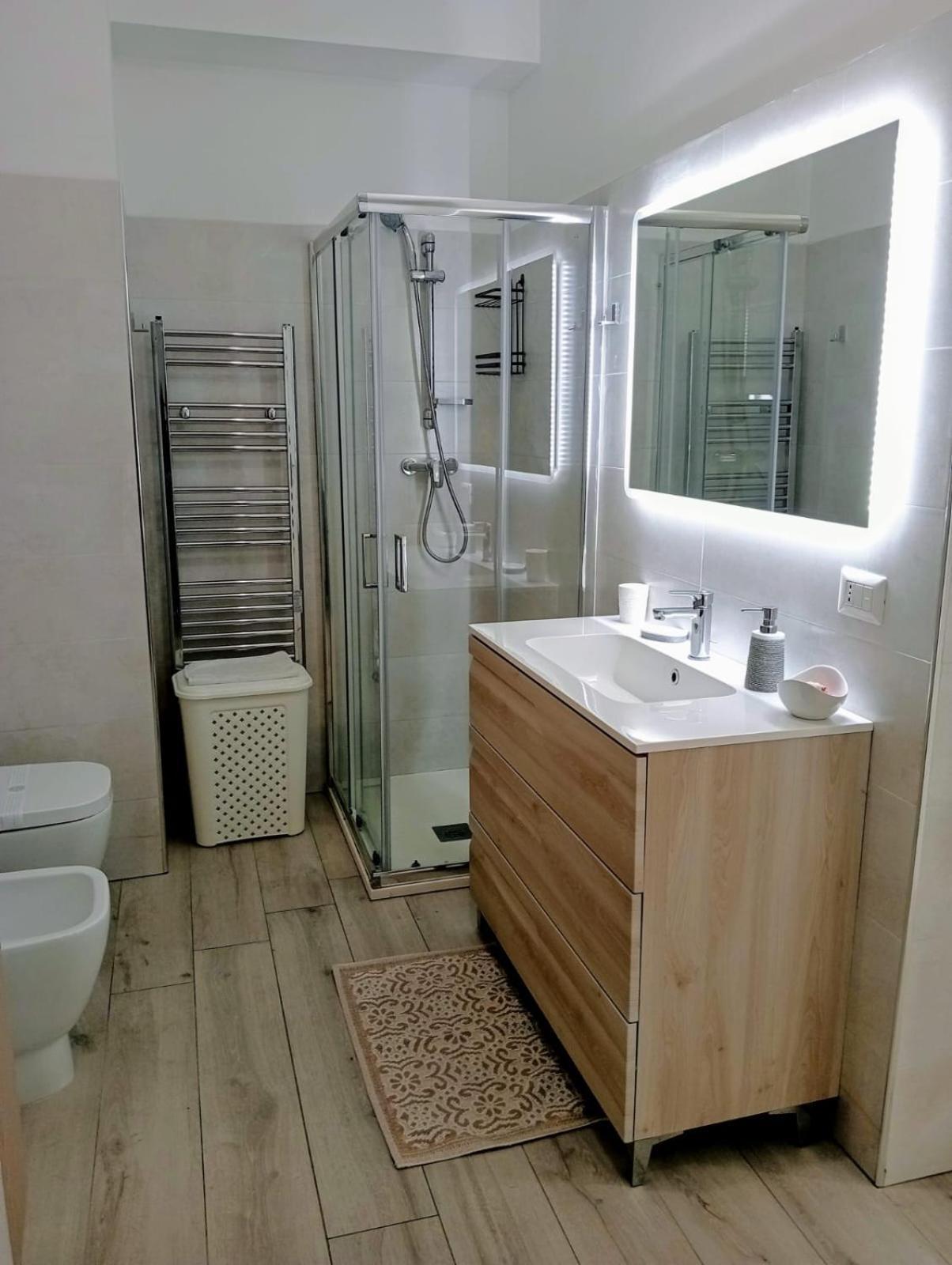 Appartamento Moderno In Centro Citta SantʼAgata di Militello Buitenkant foto