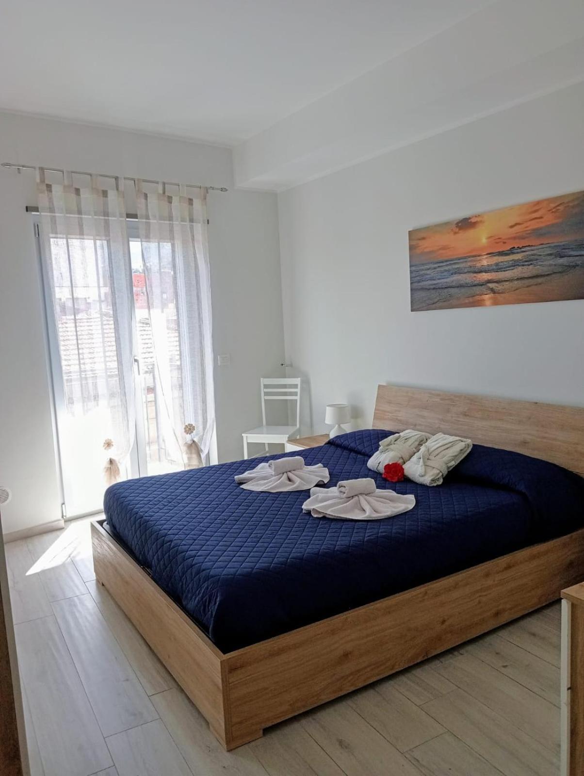 Appartamento Moderno In Centro Citta SantʼAgata di Militello Buitenkant foto